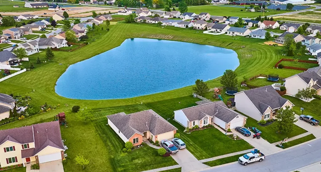 Stormwater detention pond and surrounding neighborhood visualized in 2D and 3D views for accurate stormwater design and elevation verification.